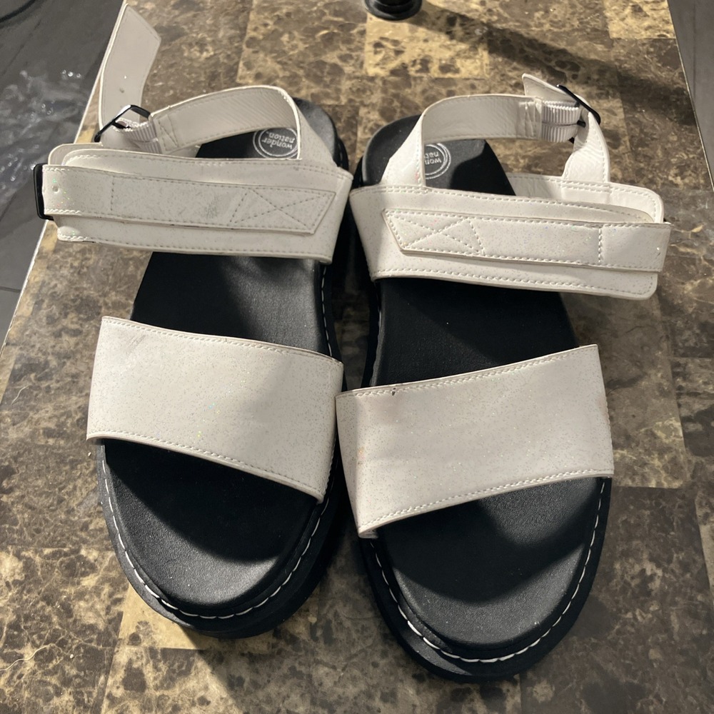 WONDER NATION WHITE Sparkle buckle strap OPEN TOE SANDEL GIRL SIZE 6